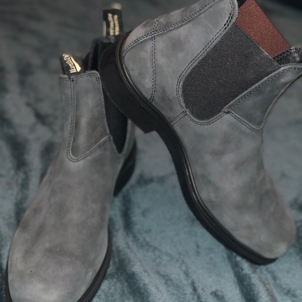 NWOT Mens BLUNDSTONE boots SIZE 8 AUSTRALIAN = 9 Men’s USA / 11 Women’s
